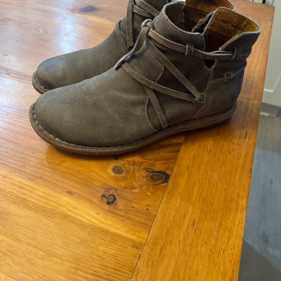 Suede boots - Picture 3 of 10